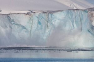 Photos-of-Antarctic-Icebergs-43 Photos-of-Antarctic-Icebergs-43
